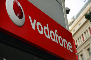 Καταγγελία εργαζομένων Vodafone: «Απόλυση με αυτοματοποιημένο e-mail χωρίς καμία ενημέρωση»