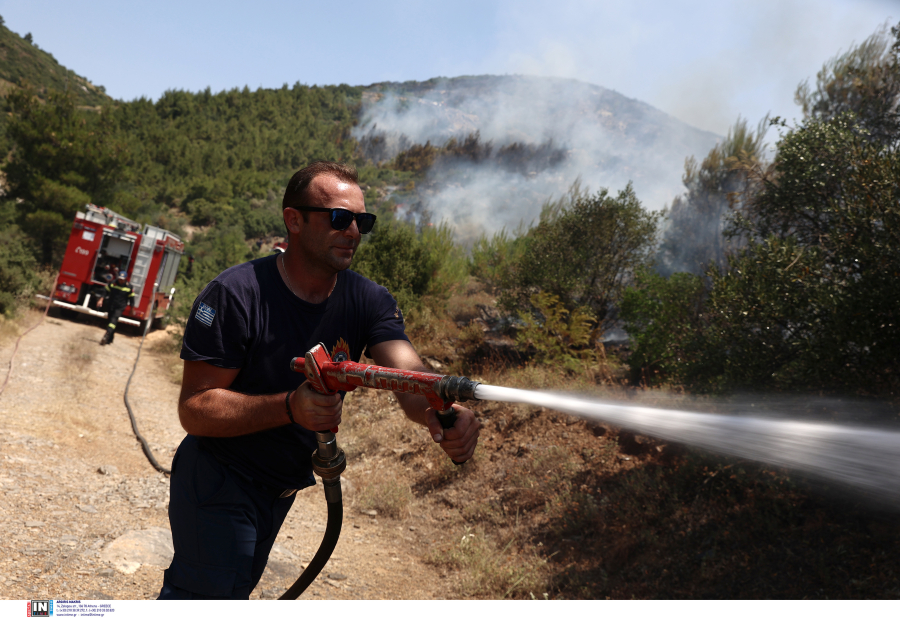 Σε εξέλιξη τρεις πυρκαγιές στην Κρήτη, μεγάλες επιχειρήσεις της Πυροσβεστικής