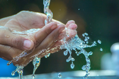 Επαναστατική μέθοδος παράγει πόσιμο νερό από την ατμοσφαιρική υγρασία