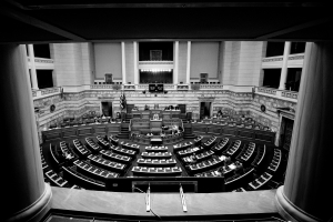 Βουλή: Εργασιακό νομοσχέδιο και... τηλεοπτικές άδειες «ανεβάζουν» τη θερμοκρασία