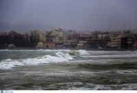 Ηράκλειο: 10χρονο παιδί παρασύρθηκε από τα κύματα, σε σοβαρή κατάσταση στο νοσοκομείο