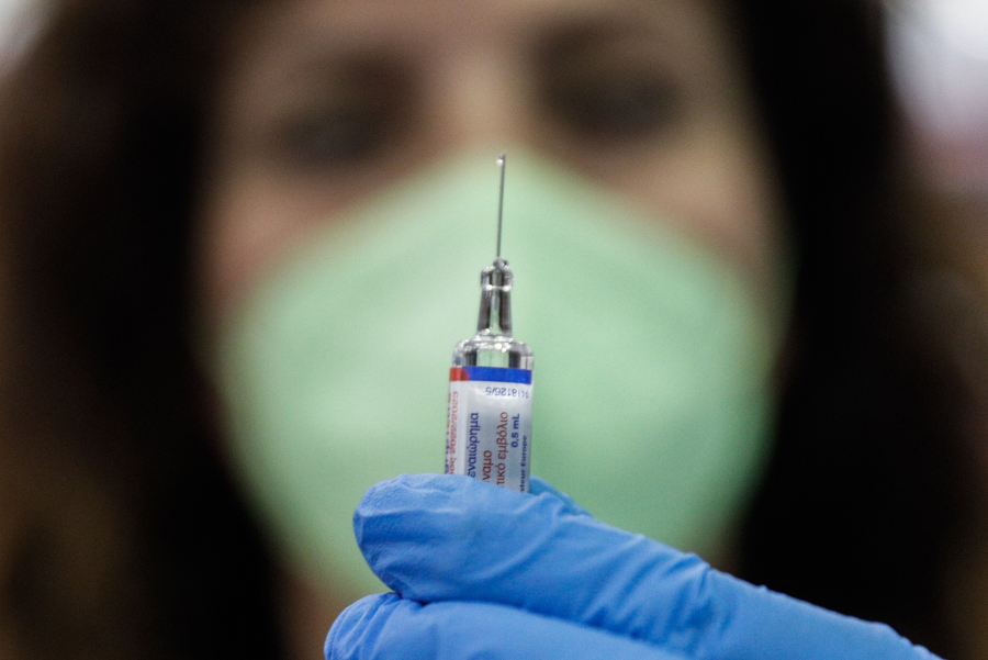 Βασιλακόπουλος: «Φέτος δεν θα υπάρξει καινούργιο εμβόλιο»