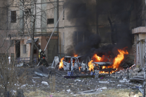 Νέοι βομβαρδισμοί στο Κίεβο, ισοπεδώθηκε εμπορικό κέντρο, τουλάχιστον έξι νεκροί (βίντεο)