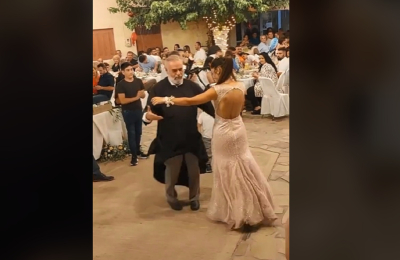 Ξεσήκωσε τους πάντες παπάς στην Κρήτη: Viral το βίντεο που χορεύει σούστα σε γάμο