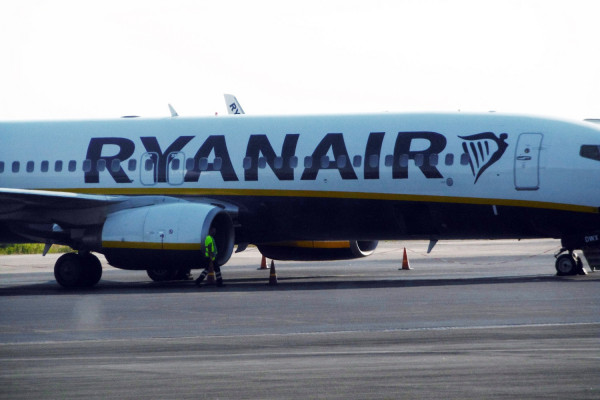 Ryanair: Πότε ξεκινούν τα 14 νέα δρομολόγια από και προς Ελλάδα