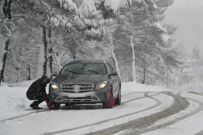 «Έκλεισε» η Λεωφόρος Πάρνηθος λόγω του χιονιού, ποιοι δρόμοι είναι κλειστοί