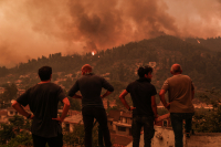 Φωτιά στην Εύβοια: Ανυπολόγιστη η καταστροφή – Κάηκαν 1000 σπίτια, ανεξέλεγκτη η φωτιά, «δεν επιχειρούν εναέρια μέσα»