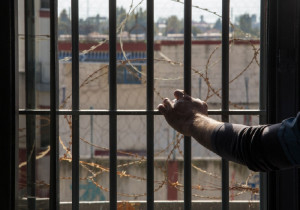 Λάρισα: Αλλοδαπός κρατούμενος επιτέθηκε σε δύο υπαρχιφύλακες σε κατάστημα κράτησης