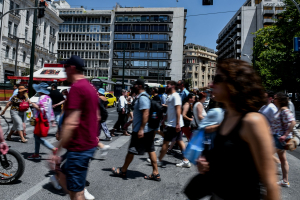 Το δημογραφικό αδιέξοδο της Ελλάδας: Αυξάνονται οι θάνατοι, «εξαφανίζονται» οι γεννήσεις