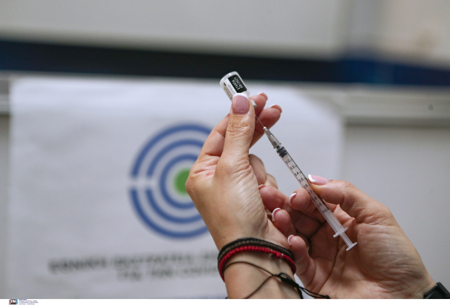 Κορονοϊός: Ο κίνδυνος λοίμωξης μετά τους 3 μήνες από τον εμβολιασμό «δείχνει» γιατί χρειάζεται η 3η δόση