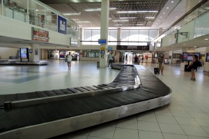 Οι ισχυροί άνεμοι «καθηλώνουν» αεροσκάφη στο αεροδρόμιο «Μακεδονία»