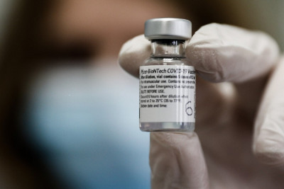 Μόσιαλος για Pfizer/BioΝtech: Για πόσο καιρό είμαστε ασφαλείς μετά το εμβόλιο