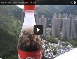 ΦΟΒΕΡΟ ΚΟΛΠΟ: ΔΕΙΤΕ πως παγώνει η Coca Cola σε ένα δευτερόλεπτο