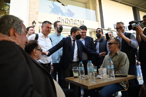 Ανδρουλάκης: Άνευ πολιτικής σημασίας σκετσάκι μεταξύ Μητσοτάκη και Τσίπρα