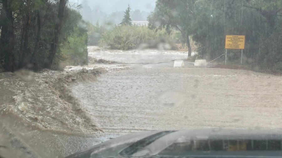 Καιρός: Η κακοκαιρία «χτυπά» ξανά την Ρόδο, ξεπέρασε τα 200 χιλιοστά η βροχή
