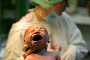 ΑΦΜ με την γέννηση. Το επίδομα γέννας και τα νέα δεδομένα σε όλα τα επιδόματα