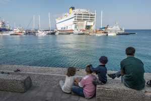 Το λιμάνι της Θεσσαλονίκης ανοίγει τις πόρτες του στους πρόσφυγες
