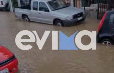 Κακοκαιρία Daniel: Εγκλωβισμένοι οδηγοί στο Αλιβέρι, πλημμύρισαν δρόμοι