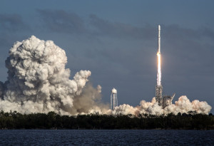 Δισεκατομμυριούχος ψάχνει σύντροφο για το ταξίδι του στο φεγγάρι με το SpaceX