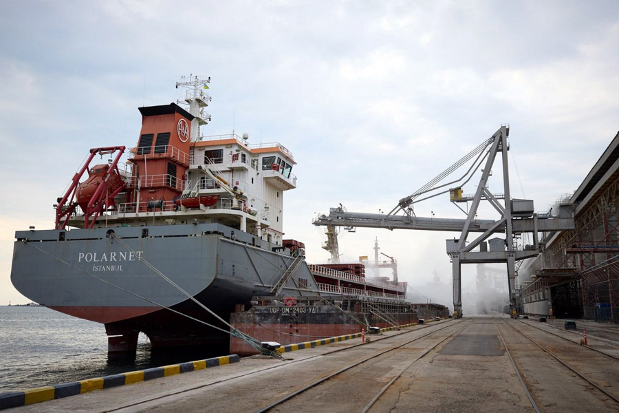 Σηκώνει άγκυρα το πρώτο πλοίο με σιτηρά από την Ουκρανία