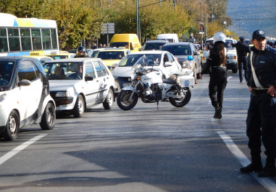 Κυκλοφοριακά προβλήματα στην Αθηνών - Λαμίας λόγω τροχαίων