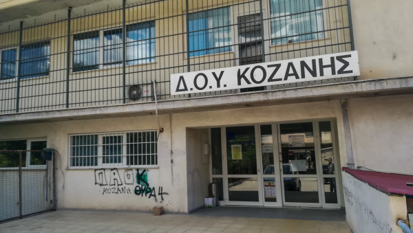 Κοζάνη: Χαροπαλεύουν οι δύο εφοριακοί μετά την επίθεση με τσεκούρι, το ιατρικό ανακοινωθέν