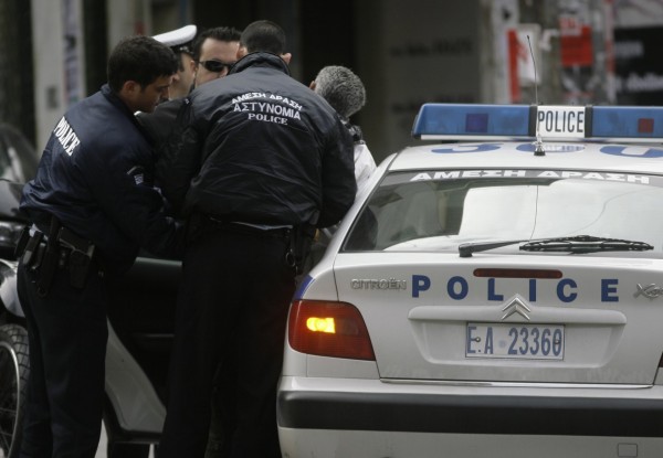 Θέμα οπλοφορίας των αστυνομικών βάζουν 31 βουλευτές του ΣΥΡΙΖΑ