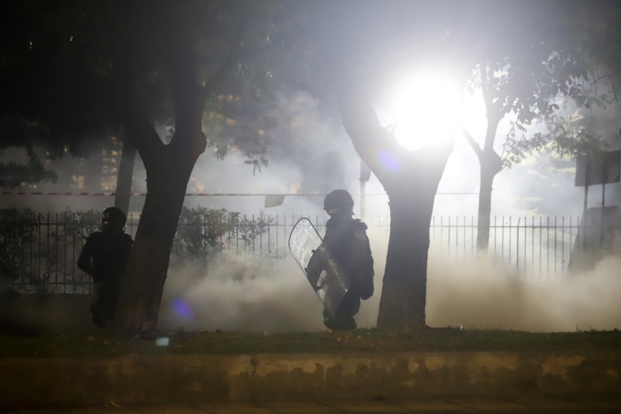 Σύλληψη για επίθεση σε βάρος αστυνομικών έξω από τις φοιτητικές εστίες του Πανεπιστημίου Αθηνών