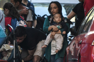 Εκκένωσαν και σφράγισαν 2 καταλήψεις στην Αχαρνών - Σε οργανωμένες δομές μεταφέρονται 230 μετανάστες (pic)