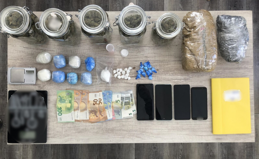 Πάτρα: Τρεις συλλήψεις για υπόθεση ναρκωτικών, στα ίχνη κυκλώματος με «άκρες» στο εξωτερικό (εικόνες)