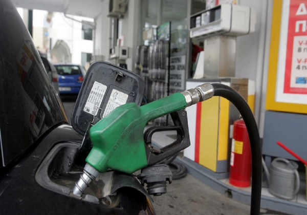 Με τιμές «φωτιά» στη βενζίνη θα κάνουν φέτος διακοπές οι Έλληνες - Στα 2 ευρώ το λίτρο