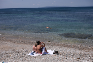Οι παραλίες της Αττικής που είναι ακατάλληλες για κολύμπι