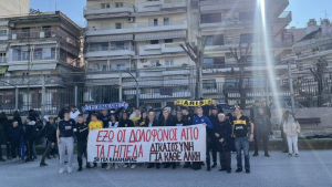 Συγκίνησαν στην Θεσσαλονίκη: Μαθητές φόρεσαν φανέλες διαφορετικών ομάδων και ζήτησαν «δικαιοσύνη για κάθε Άλκη»