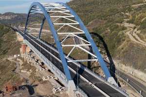 Δίνεται στην κυκλοφορία η τοξωτή γέφυρα της Τσακώνας 
