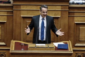 Βουλή: Ο Μητσοτάκης ξεκίνησε την ομιλία για τα εργασιακά με ...ευχές για τον Άγιο Βαλεντίνο