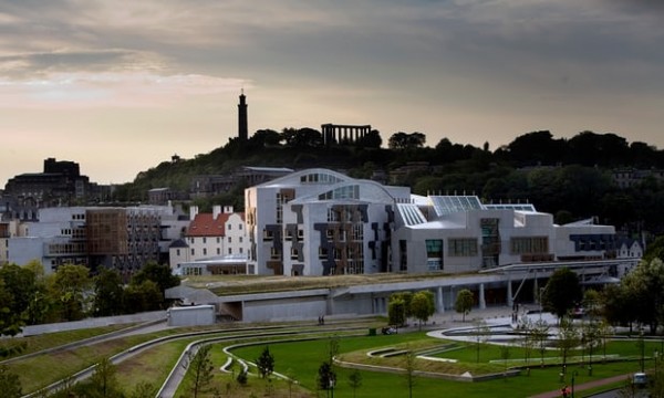 Έληξε το «περιστατικό» στο κοινοβούλιο της Σκωτίας
