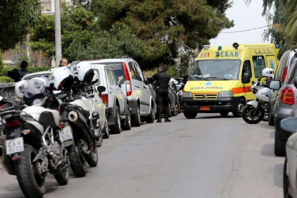 Κέρκυρα: Ταξί καρφώθηκε σε περίπτερο - Τραυματίστηκε ελαφρά μία γυναίκα