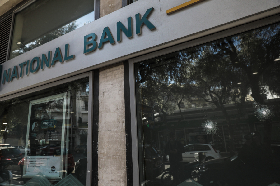 Ένοπλη ληστεία σε τράπεζα στη Δάφνη: Διέφυγε ο δράστης