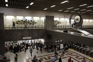 Πέθανε ο γλύπτης Θεόδωρος που φιλοτέχνησε το ρολόι στο μετρό Συντάγματος