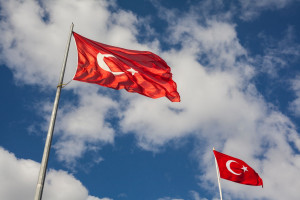 Τουρκία: Εισαγγελέας προτείνει φυλάκιση 5 ετών για δύο δημοσιογράφους του Bloomberg