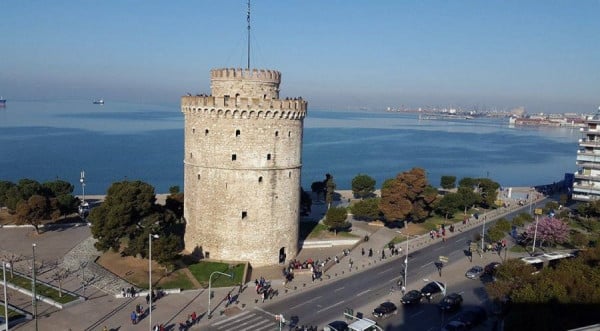 Θεσσαλονίκη: Ακυρώνεται ως παράνομη η απόφαση για αποκλεισμό της «Χρυσής Αυγής» από τα διαφημιστικά στέγαστρα