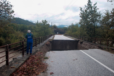 Σε 2 μήνες η Περιφέρεια Θεσσαλίας έφτιαξε γέφυρα που γκρεμίστηκε στον ΙΑΝΟ