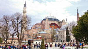 Στροφή 180 μοιρών από τους Τούρκους: Δεν θα γίνει προσευχή έξω από την Αγία Σοφία