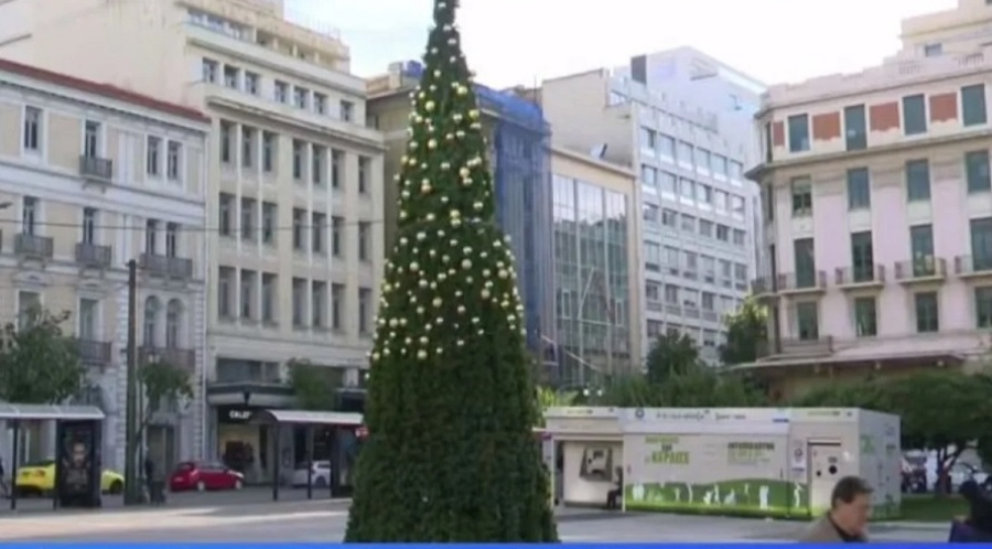 Τι άλλο θα δούμε - Κλέβουν τις μπάλες από τα χριστουγεννιάτικα δέντρα της Αθήνας