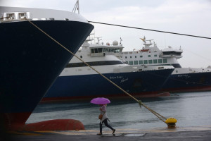 Δεμένα τα πλοία στα λιμάνια, απαγορευτικό απόπλου σε Πειραιά, Ραφήνα και Λαύριο