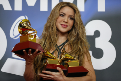 Η Shakira κυκλοφορεί νέο άλμπουμ μετά από 7 χρόνια