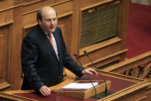 Χατζηδάκης: «Η κυβέρνηση υπέγραψε μια συμφωνία και πρέπει να προχωρήσει μπροστά»