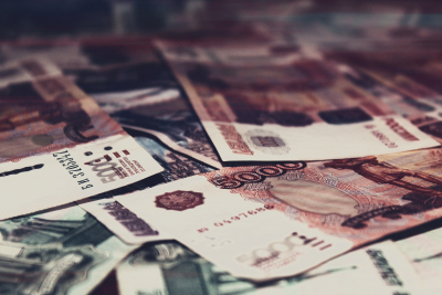 Ρωσία: Πλήρωσε τοκοχρεωλύσια σε ρούβλια - «Φάρσα τα περί χρεωκοπίας» είπε ο υπουργός Οικονομικών