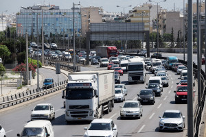 Πάτησαν... γερά το γκάζι το 2019 οι Έλληνες οδηγοί - Οι κορυφαίες τροχονομικές παραβάσεις