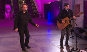 Συναυλία στο μετρό του Κιέβου για τους U2, «συμπαράσταση στο λαό της Ουκρανίας» (βίντεο)